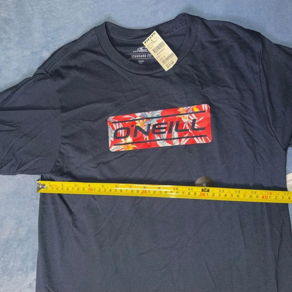 Navy O'Neill T-shirt with red and white graphic
